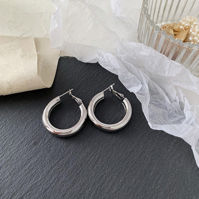 Chic Hoop Earrings for Everyday Elegance