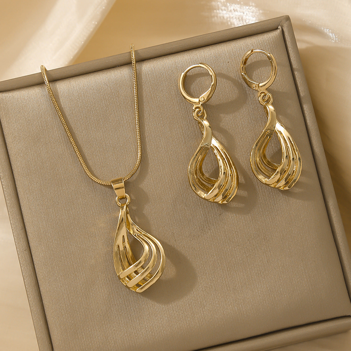 Heart-Shaped Pendant Necklace for Everyday Wear