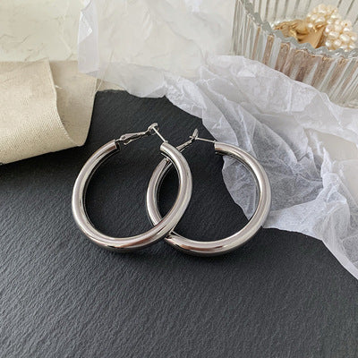 Chic Hoop Earrings for Everyday Elegance