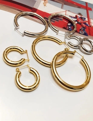 Chic Hoop Earrings for Everyday Elegance