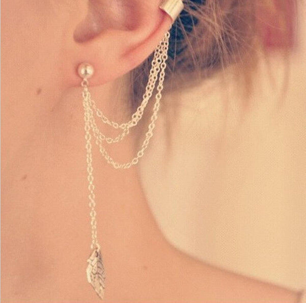 Retro-Inspired Ear Clip for Effortless Style